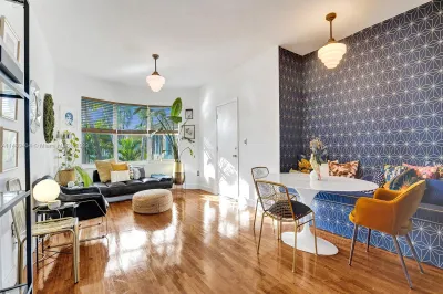 1061 Euclid Ave #206 1