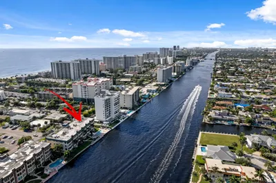 711 N RIVERSIDE Drive #401 1