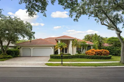 2647 Edgewater Drive 1