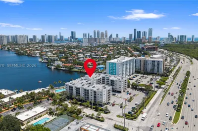 2821 N Miami Beach Blvd #4F 1