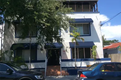 1021 NW 3rd St #305 1