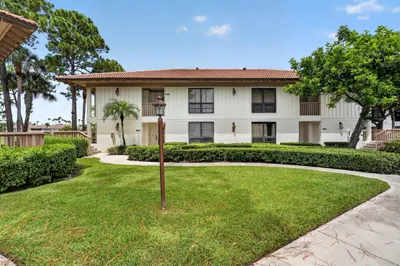 302 Brackenwood Circle 1