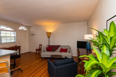 1575 West Ave #10 1