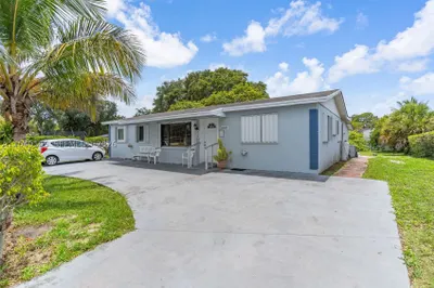20630 NW 37th Ct 1