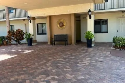 901 Seafarer Circle #301 1