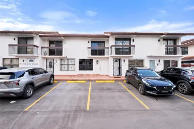 5437 W 21st Ave #51 1