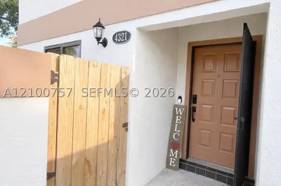 4321 SW 70th Ter 1