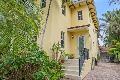 218 N Palmway 1