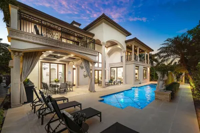 2225 W Silver Palm Road 1