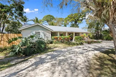 892 SE Saint Lucie Boulevard 1