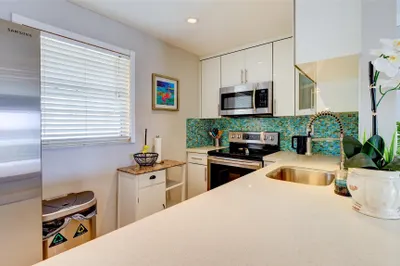 3770 NE 171st Street #606 1