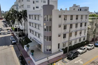 3030 Collins Ave #4B 1