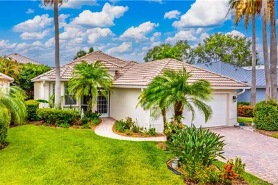 583 NW Cherry Oak Way 1