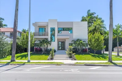 1380 Hollywood Blvd 1
