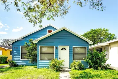 11080 Peachtree Dr 1