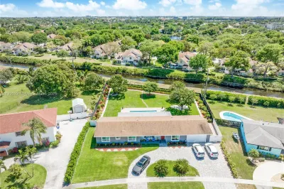 2454 Palm Rd 1