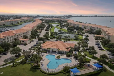 19 Harbour Isle Drive W #202 1