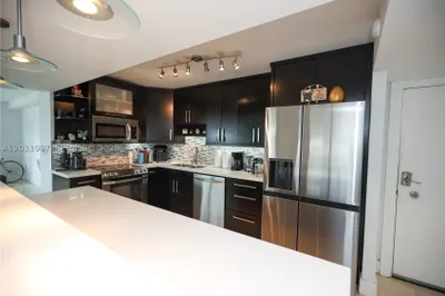 7135 Collins Ave #735 1