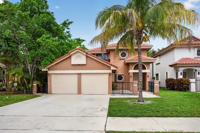 587 NW 38th Ave 1