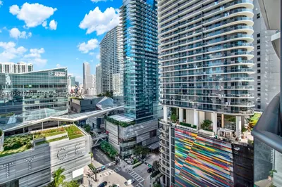 45 SW 9th St #1609 1