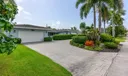 Huge driveway fits up to 10 cars