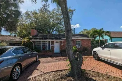 212 NW 103rd St 1