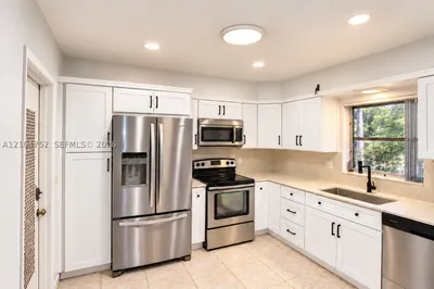 412 S Luna Ct #9 1