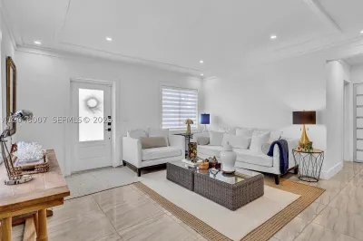 310 SW 65th Ave 1