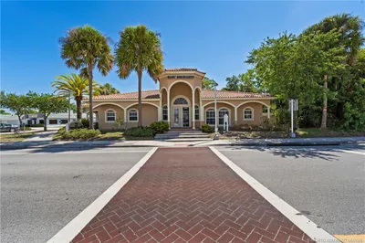 3193 SE Dixie Highway 1