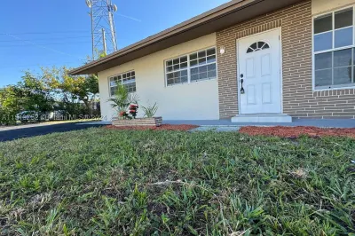 3200 NW 18th St 1