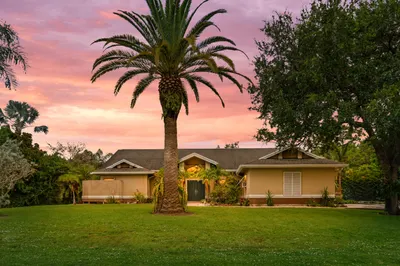 202 NE Flax Terrace 1