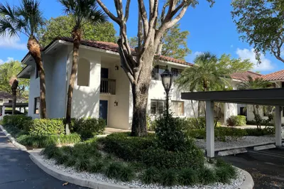 40 Pelican Pointe 105 Drive #105 1