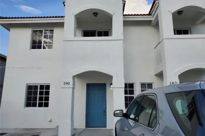 190 SW 3rd Ct 1