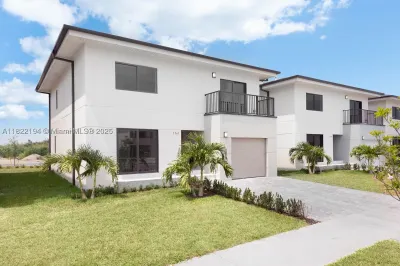 1414 NW 1 St 1