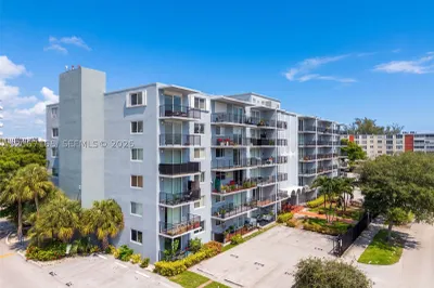 12500 NE 15th Ave #306 1