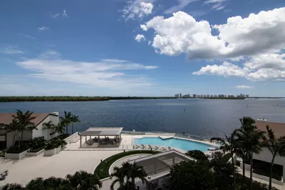 100 Lakeshore Drive #458 1