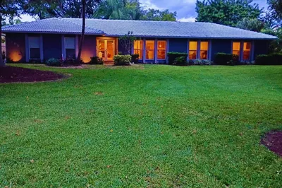 9540 NW 39th Court 1