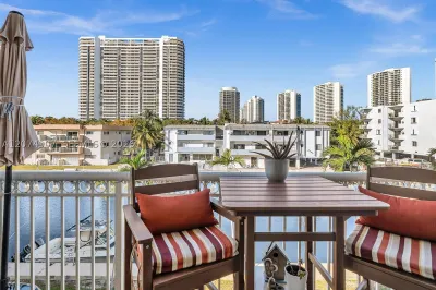 3601 NE 170th St #301 - DOCK 1