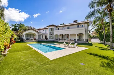 165 Paloma Dr 1