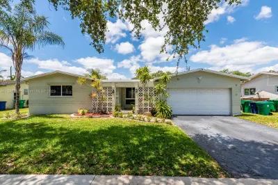 5037 SW 88th Ter 1
