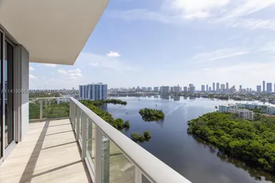 16385 Biscayne Blvd #2007 1