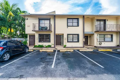 710 SW 114th Ave #B6 1