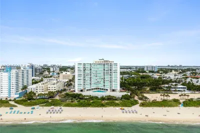 7135 Collins Ave #1535 1