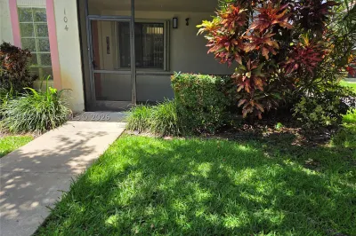 413 Lakeview Dr #104 1