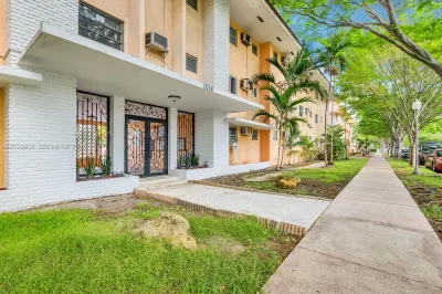 1014 Salzedo St #211 1