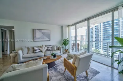 5900 Collins Ave #1406 1