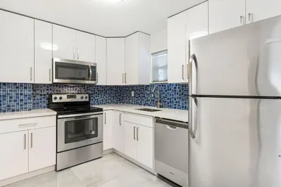 411 SW 37th Ave #4B 1