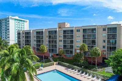 2821 N Miami Beach Blvd #4F 1