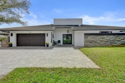 614 Lakewoode Circle W 1