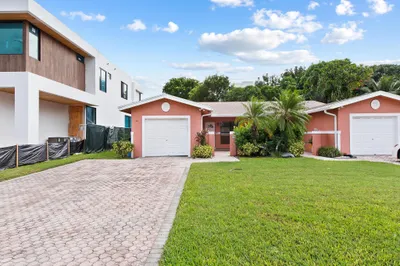 280 NE Wavecrest Way 1